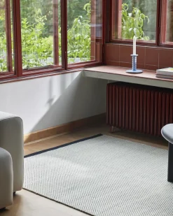 Bias Rug Tint-140 x 200-Black tint