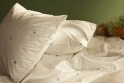 Daisy Sengetøj 200x220 cm hvid/lys blå DK