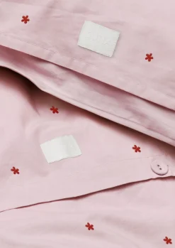 Daisy Sengetøj 140x200 cm pink/rød DK