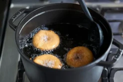 La Cocotte Cocotte Dyb 24 cm / 4,75 l, Rund, Sort, Støbejern