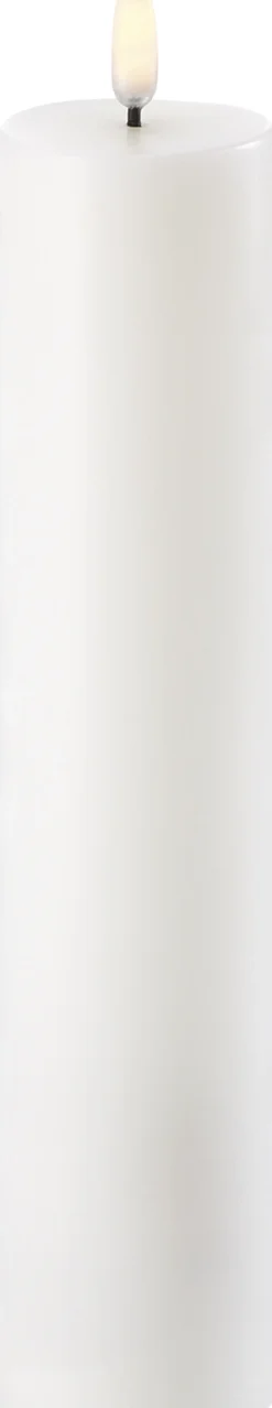 LED Pillar Candle - Nordic White - 4,8 x 22 cm