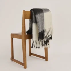 Medium fluffy plaid, check