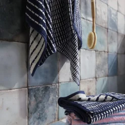 Nuance Håndklæde 50x100 cm mørk blå/hvid