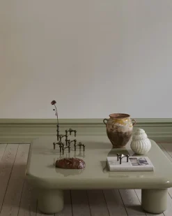 STOFF Nagel vase - bronzed brass/bruneret messing