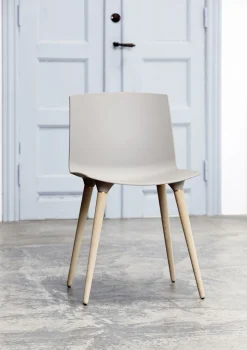 TAC Chair plast Grey / Oak white pigm. lacquer